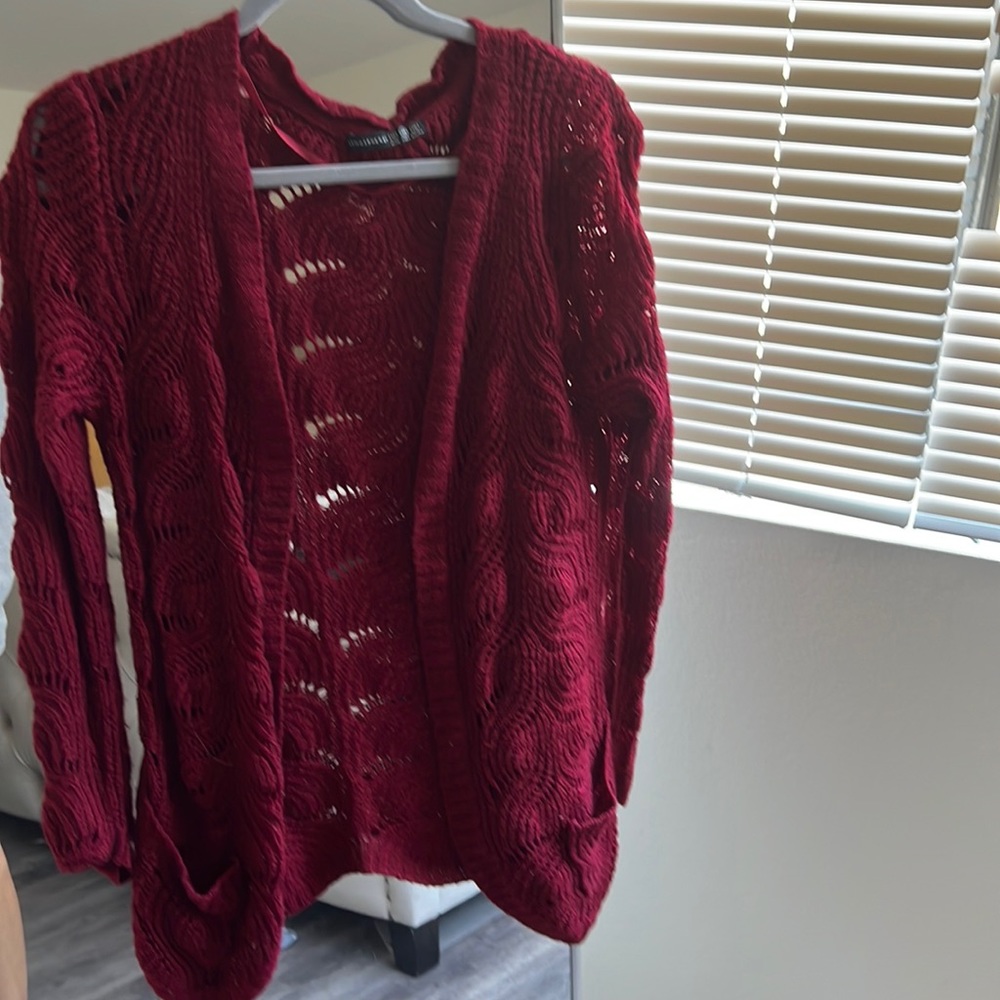 Maroon/ red knitted cardigan